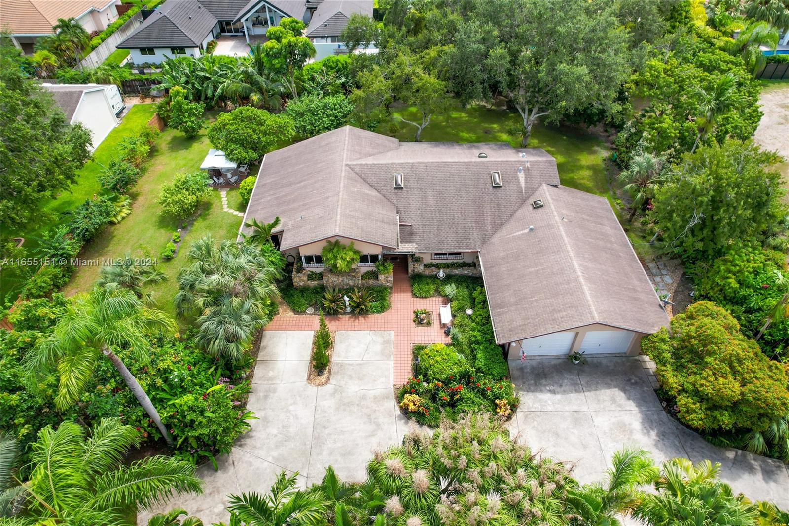 FLORES SUB - Residential