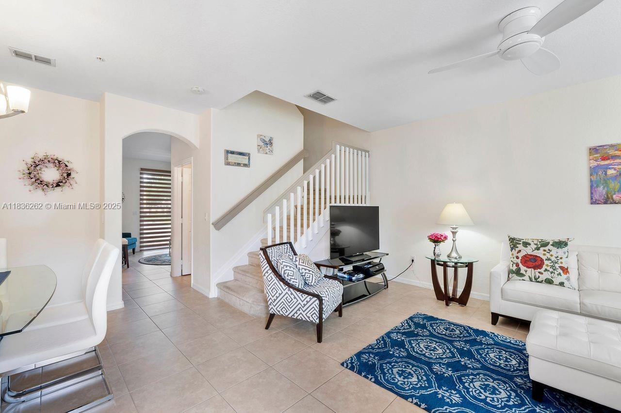 2851 W Prospect Rd 1306