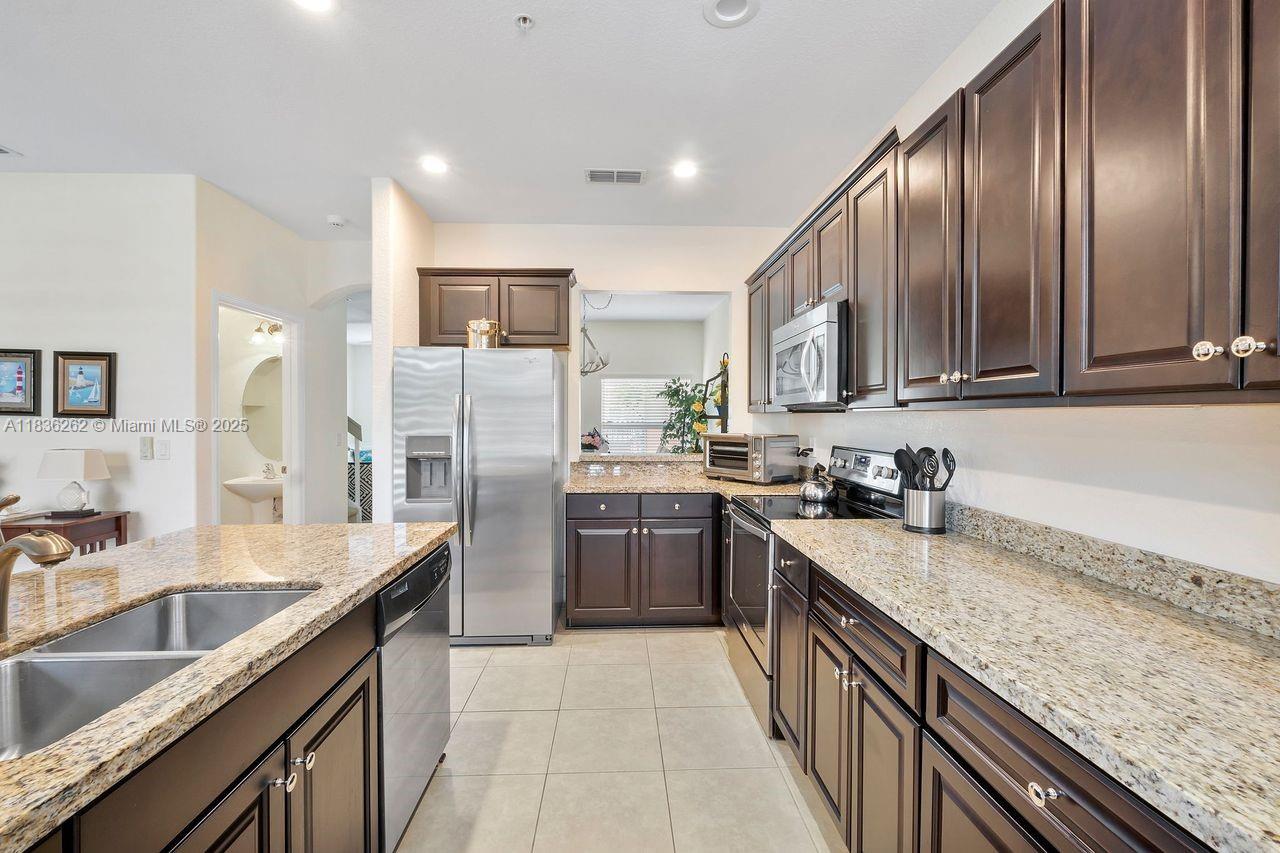 2851 W Prospect Rd 1306