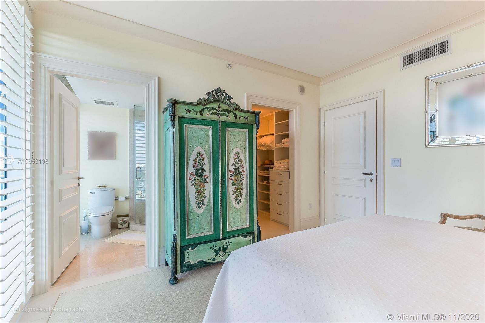 GROVENOR HOUSE CONDO - Residential