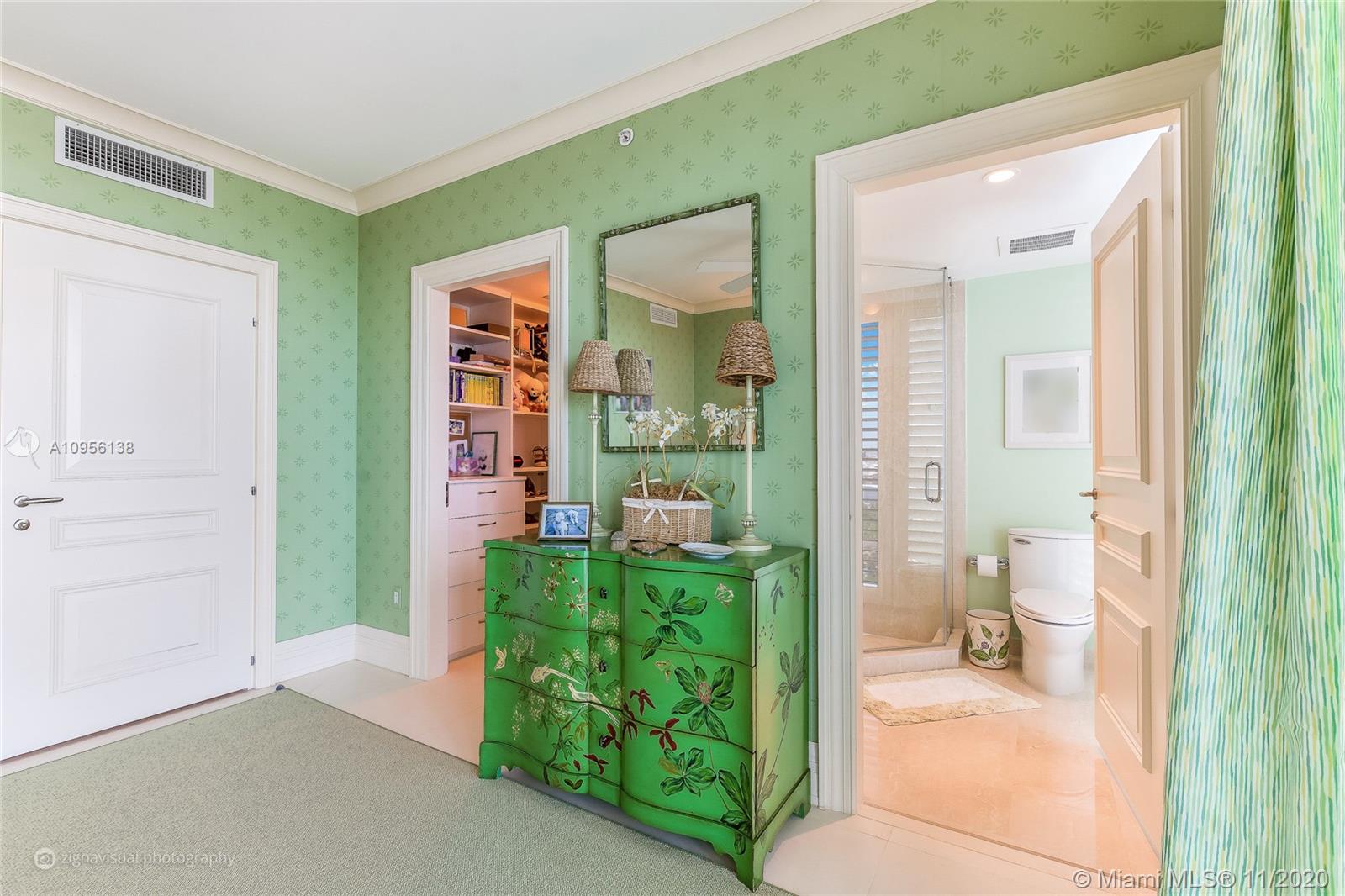 GROVENOR HOUSE CONDO - Residential