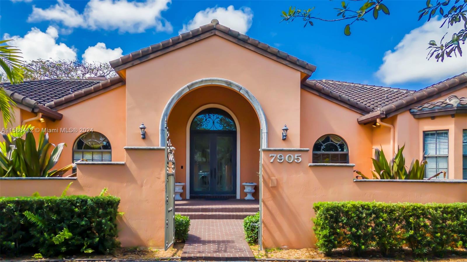 Property for Sale at 7905 Sw 173 Ter Ter, Palmetto Bay, Miami-Dade County, Florida - Bedrooms: 4 
Bathrooms: 3  - $1,650,000
