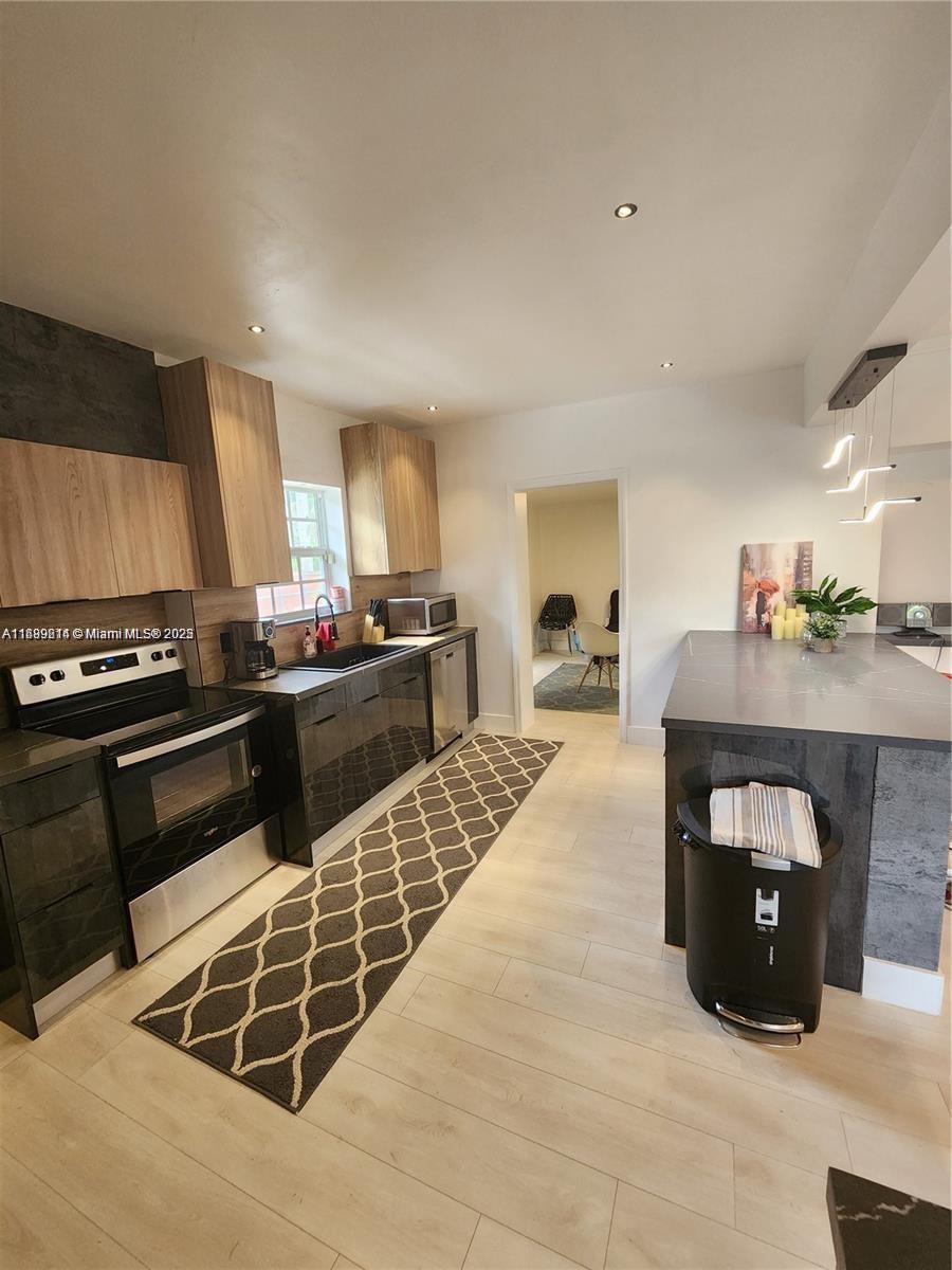 BISCAYNE GARDENS - Residential