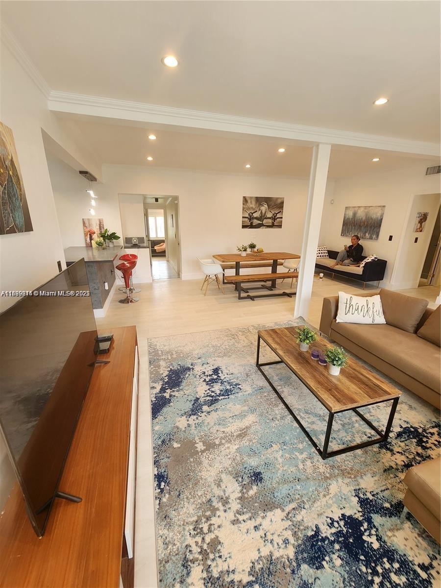 BISCAYNE GARDENS - Residential