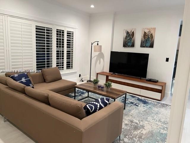 BISCAYNE GARDENS - Residential