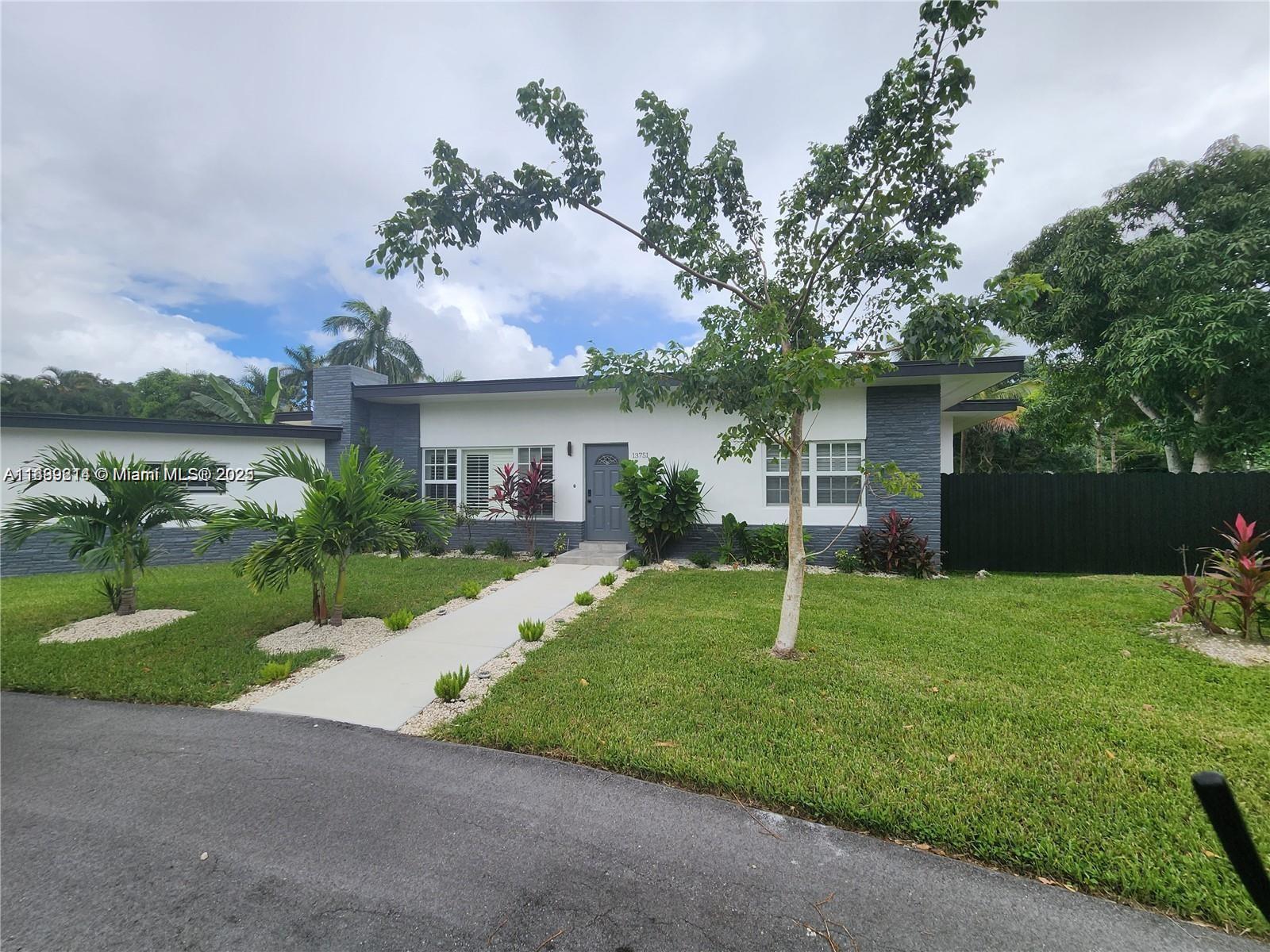 BISCAYNE GARDENS - Residential