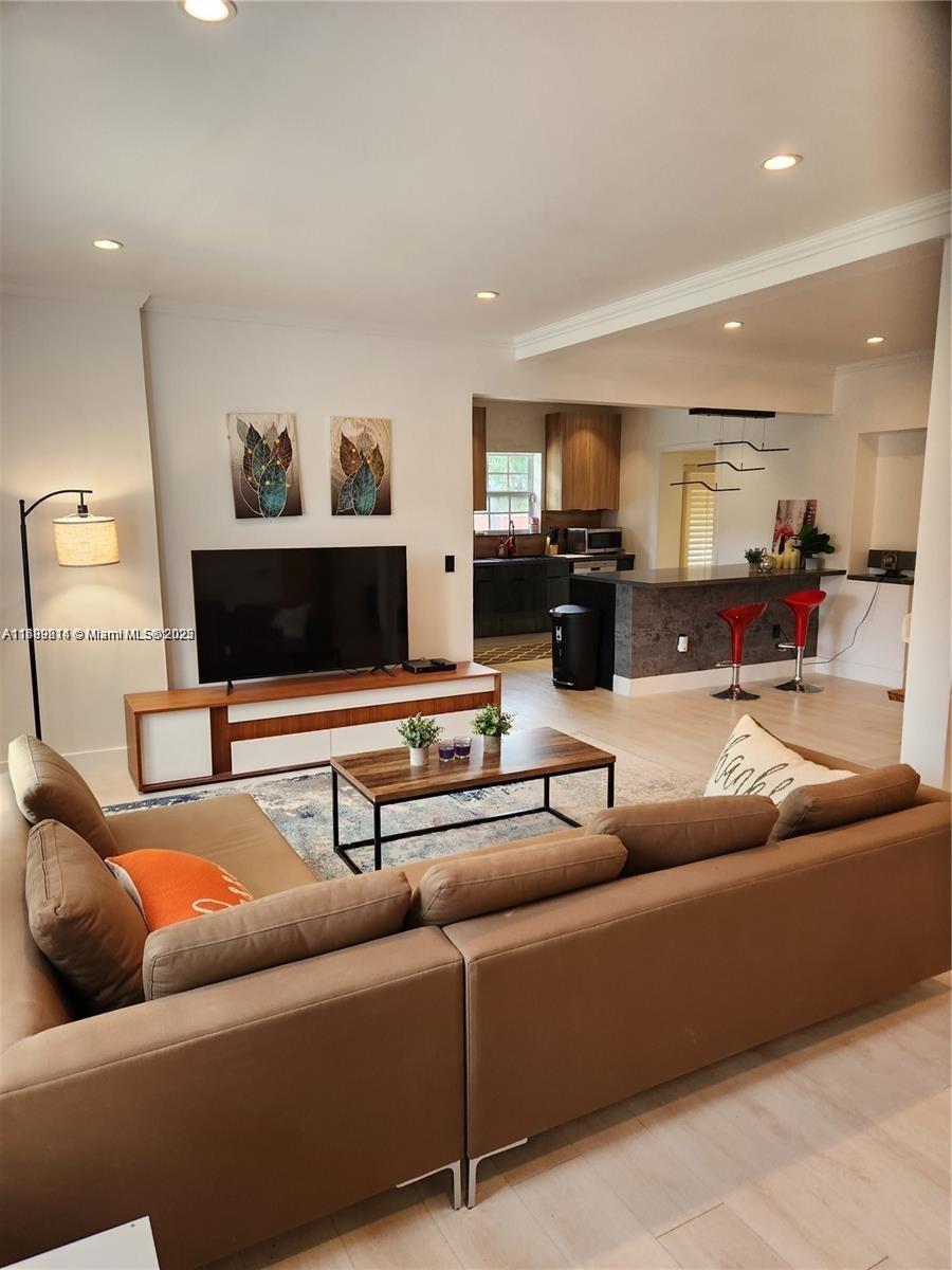 BISCAYNE GARDENS - Residential