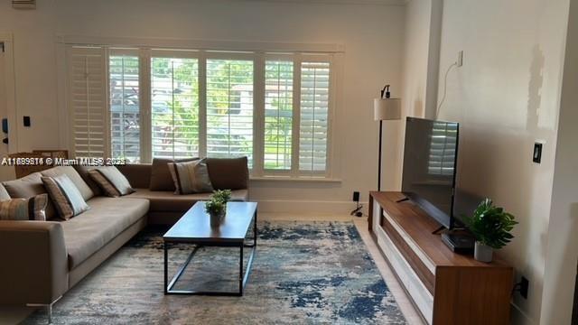 BISCAYNE GARDENS - Residential