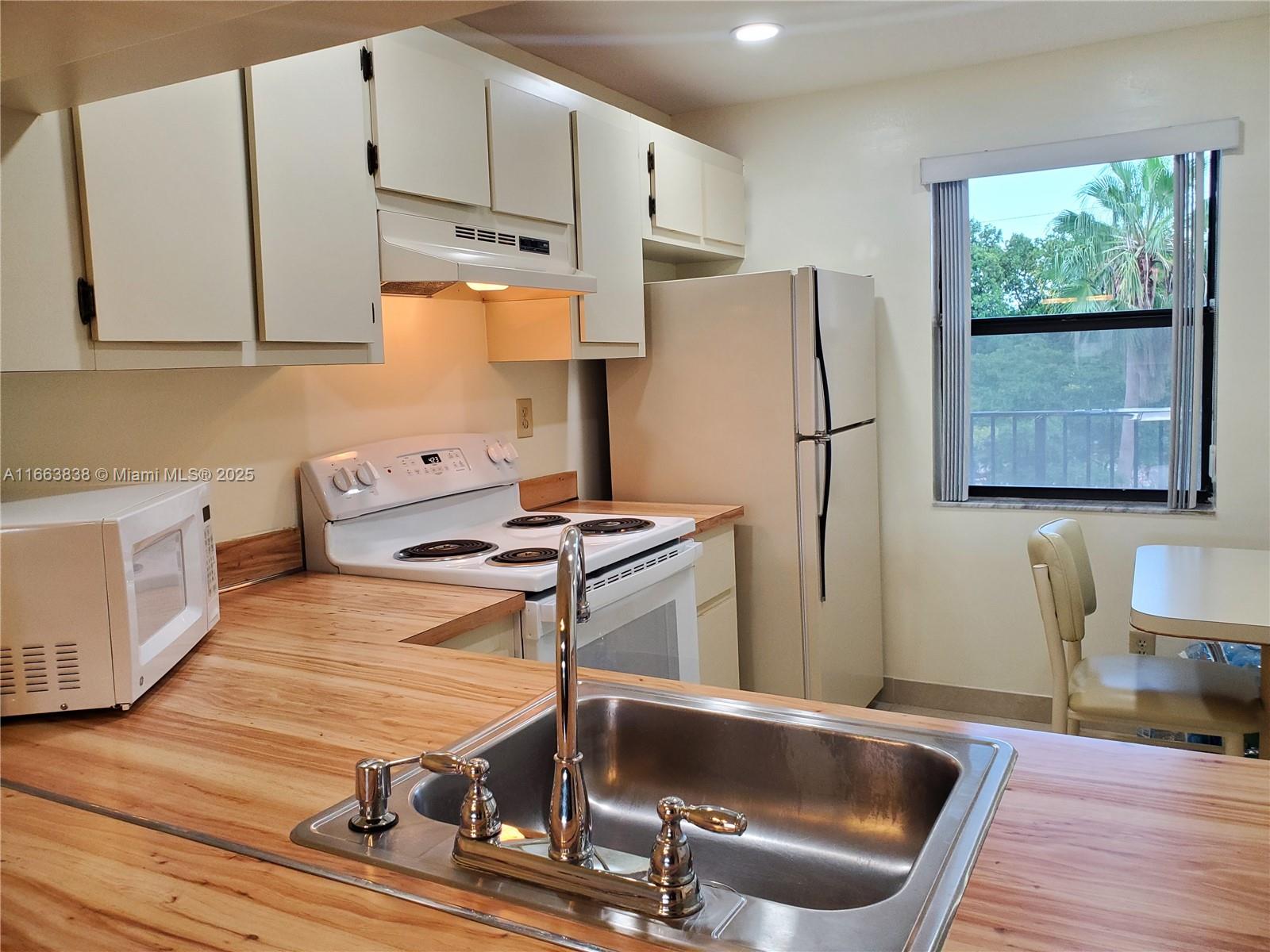 SUNRISE LAKES 173 CONDO - Residential