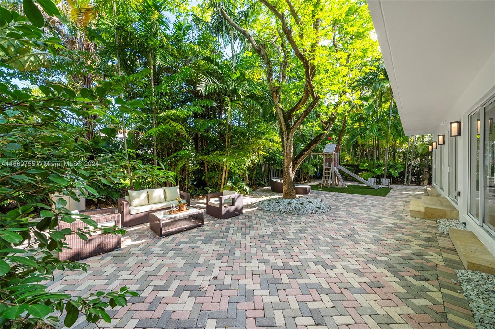 BAYSHORE PLAZA - Residential