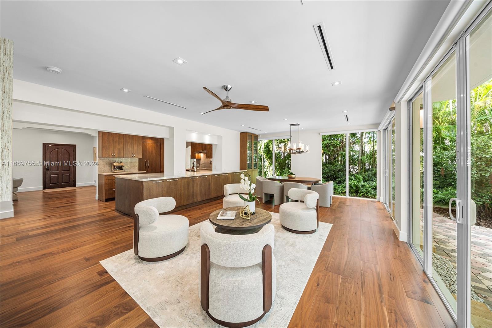 BAYSHORE PLAZA - Residential