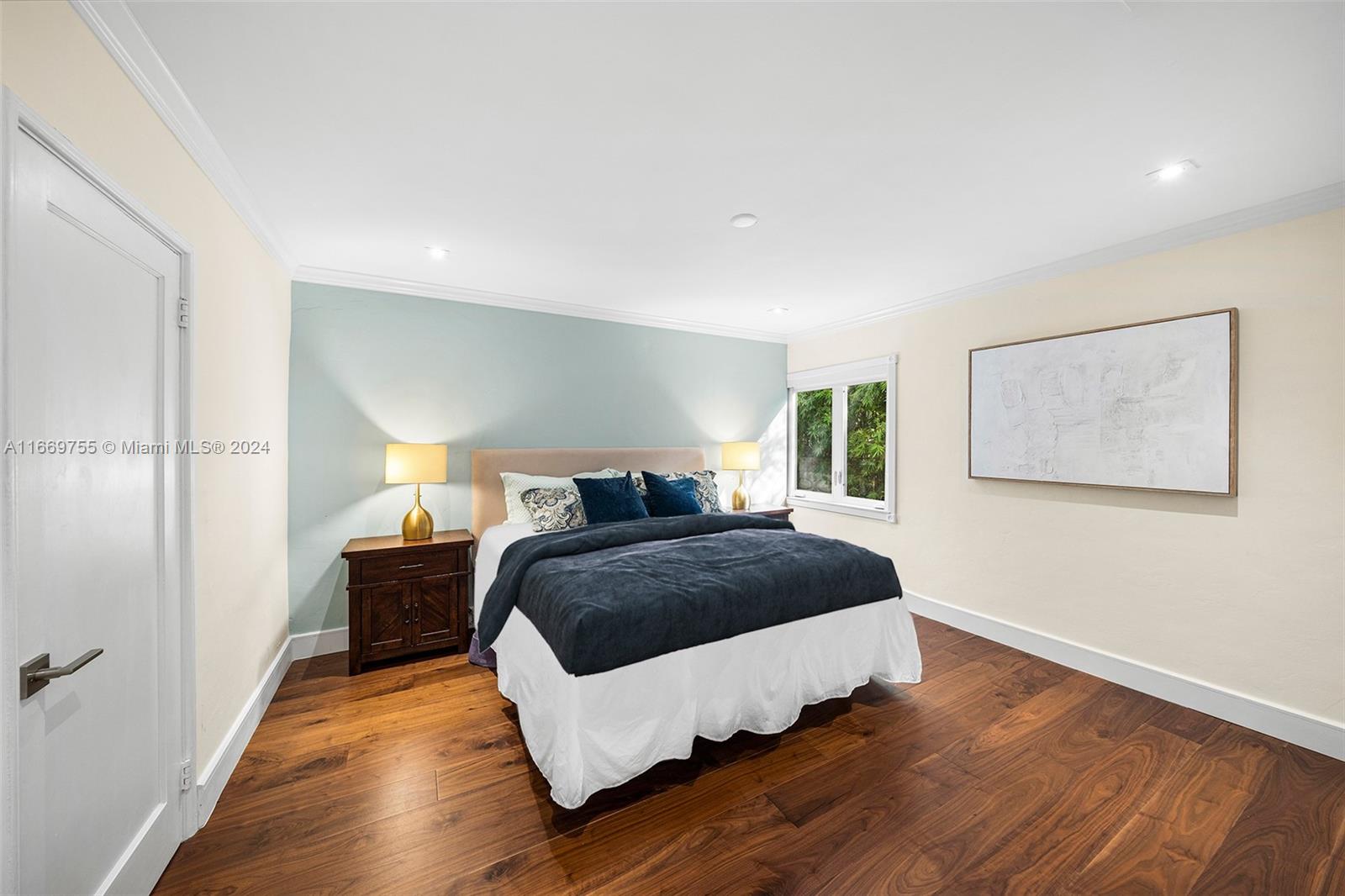 BAYSHORE PLAZA - Residential