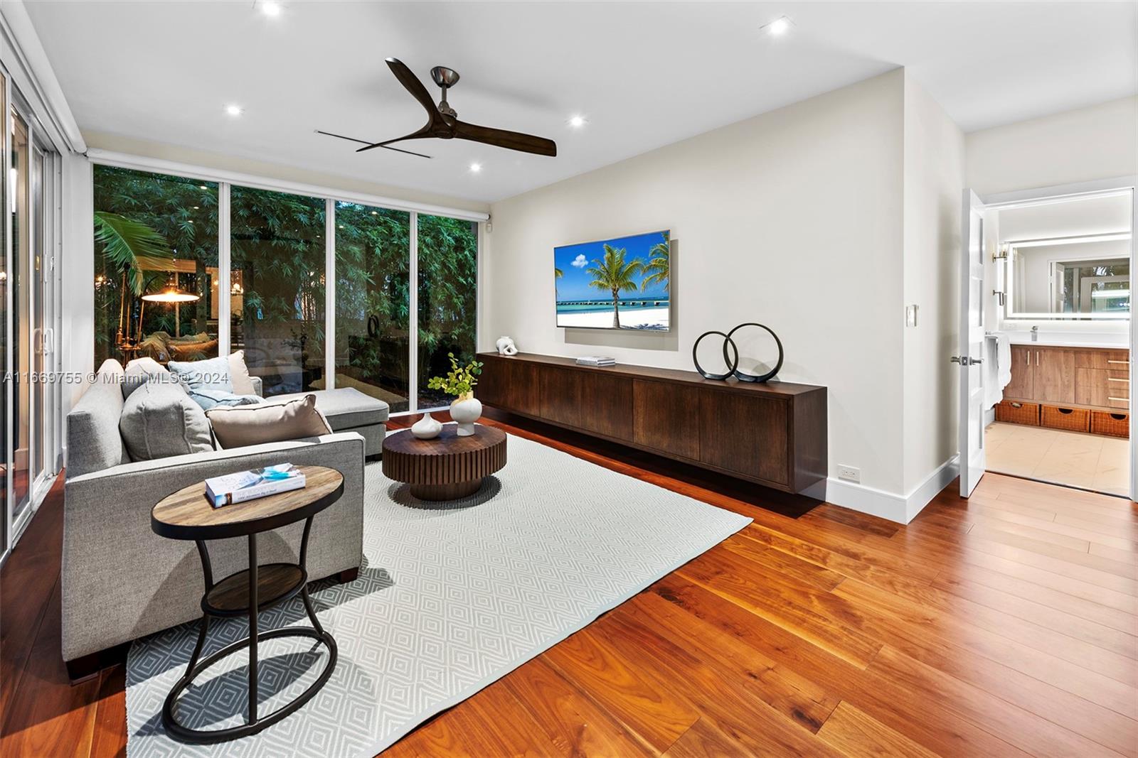 BAYSHORE PLAZA - Residential