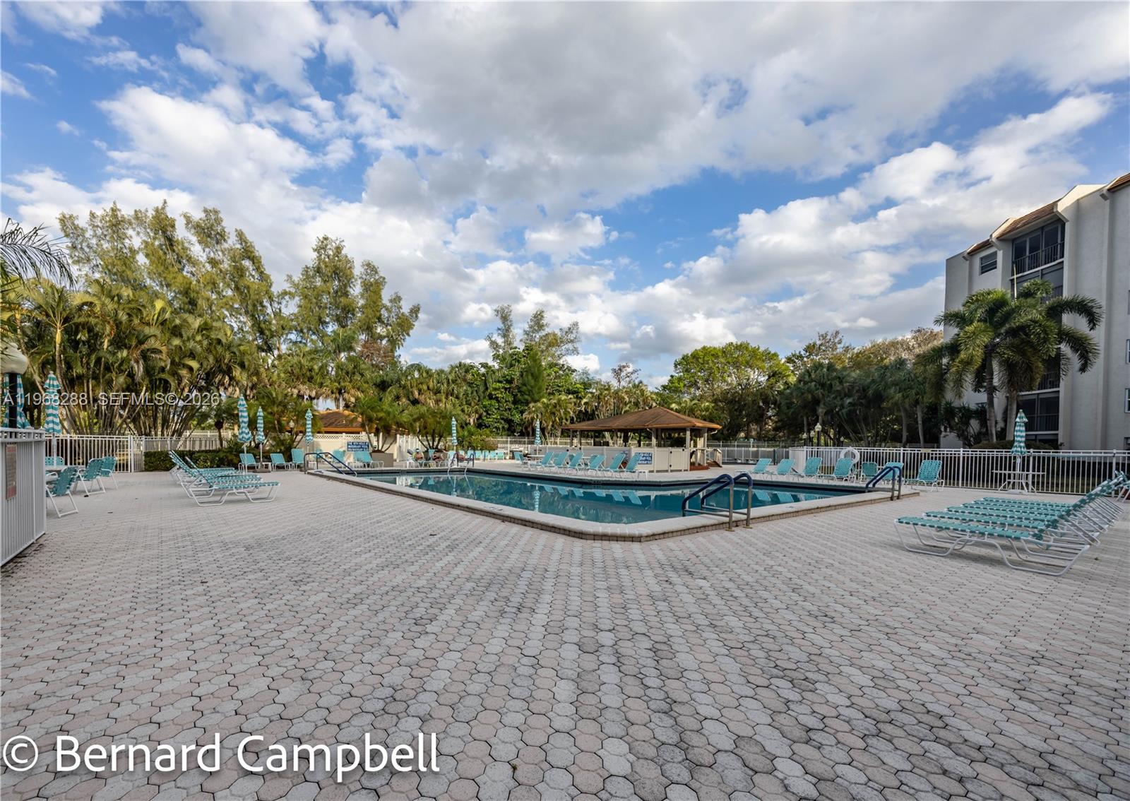 18TH HOLE AT INVERRARY CO - Residential