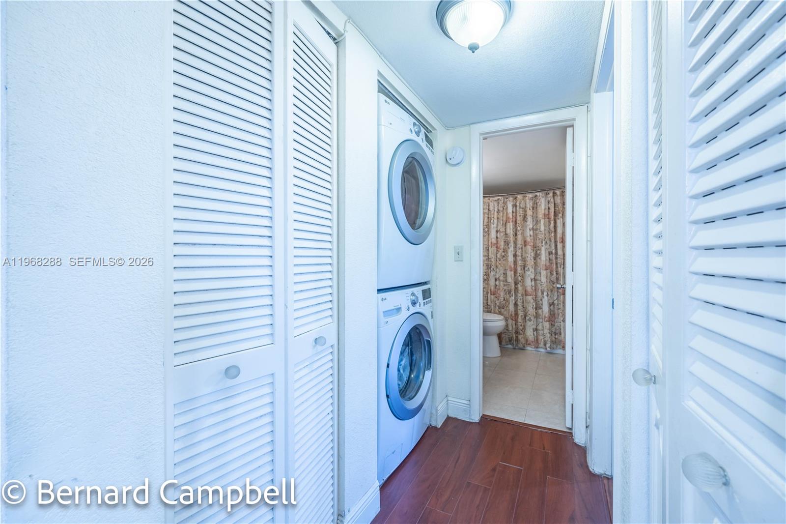 18TH HOLE AT INVERRARY CO - Residential