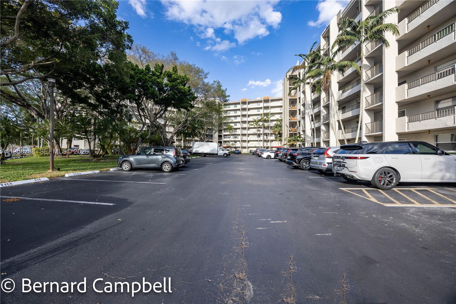 18TH HOLE AT INVERRARY CO - Residential