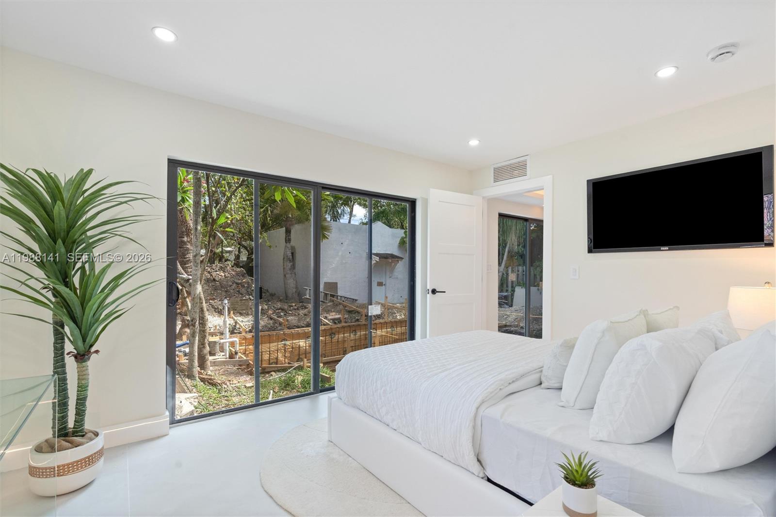 HOLLYWOOD LAKES SECTION - Residential