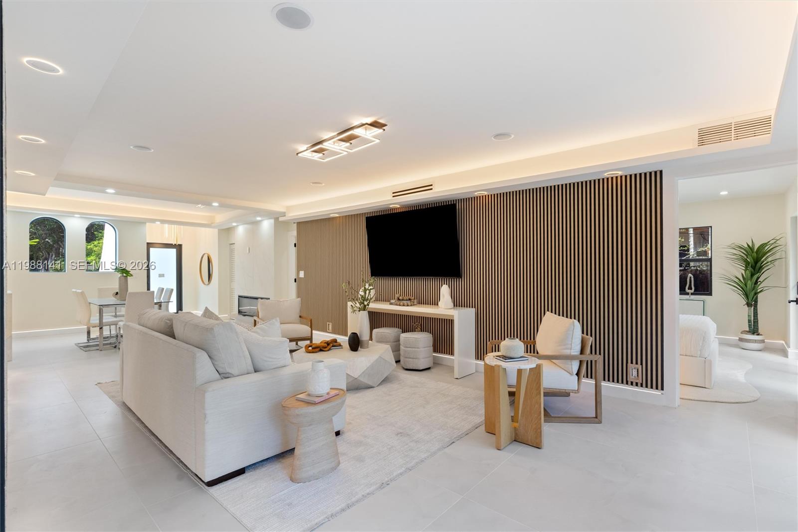 HOLLYWOOD LAKES SECTION - Residential