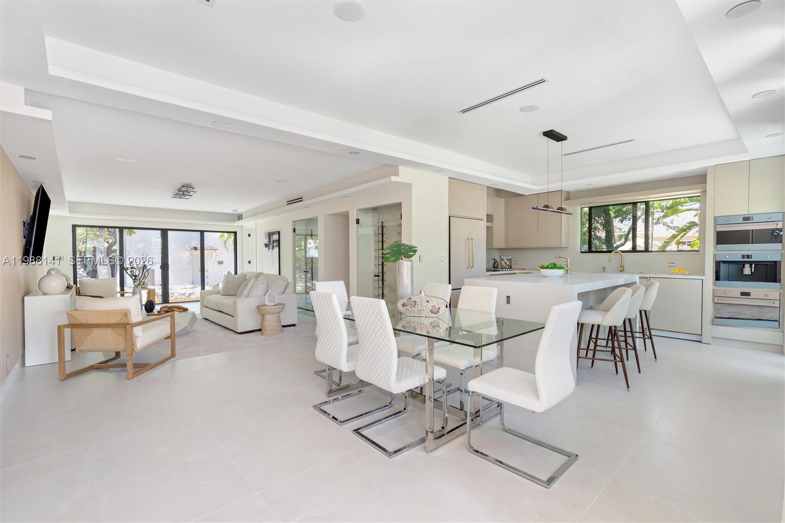 HOLLYWOOD LAKES SECTION - Residential