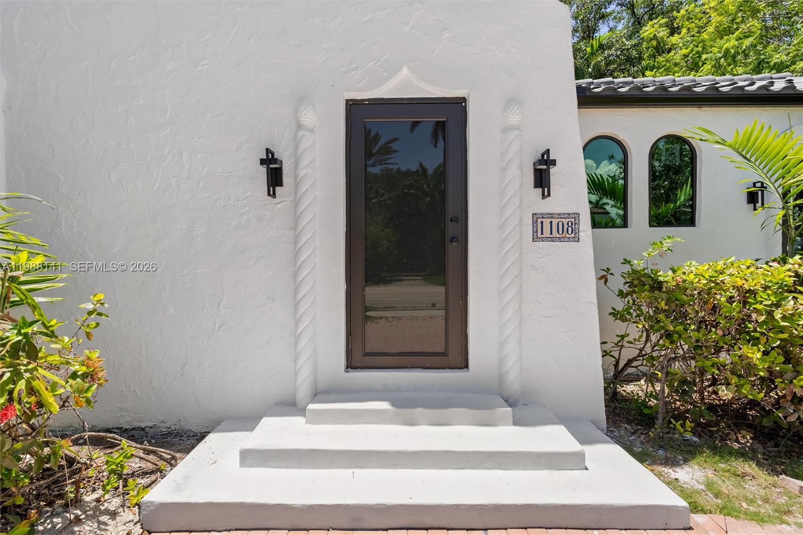 HOLLYWOOD LAKES SECTION - Residential