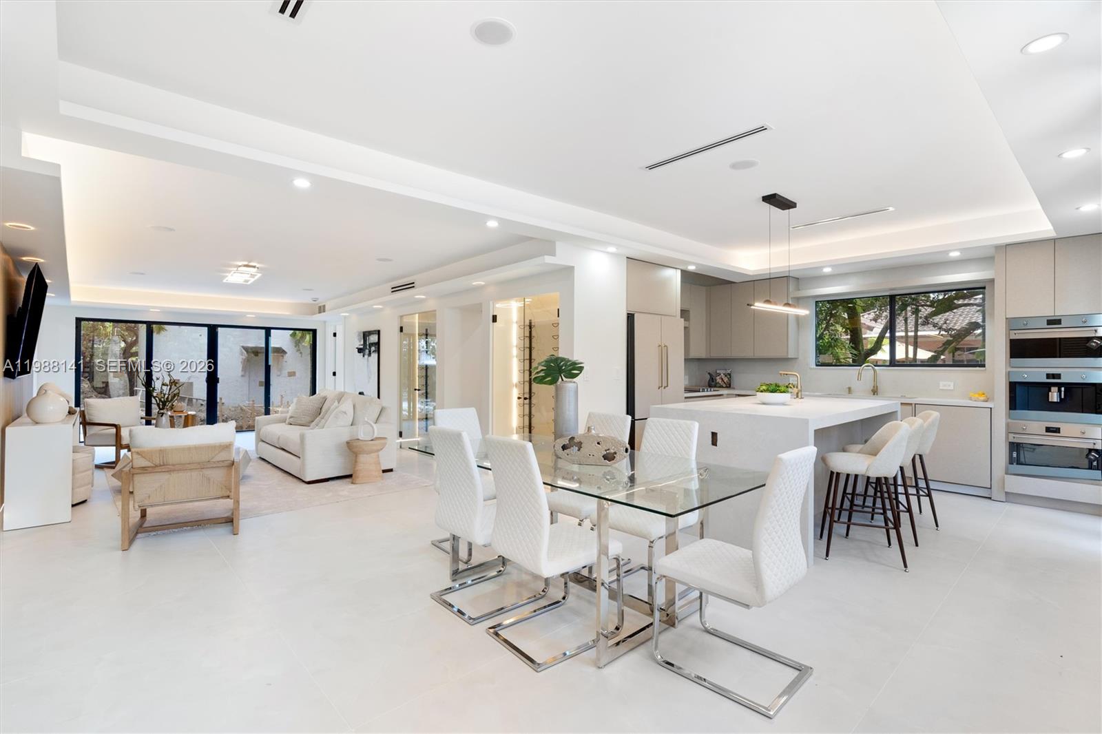 HOLLYWOOD LAKES SECTION - Residential