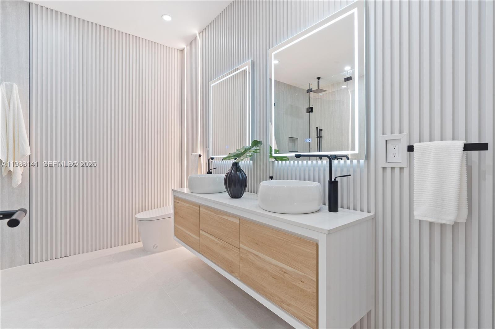 HOLLYWOOD LAKES SECTION - Residential