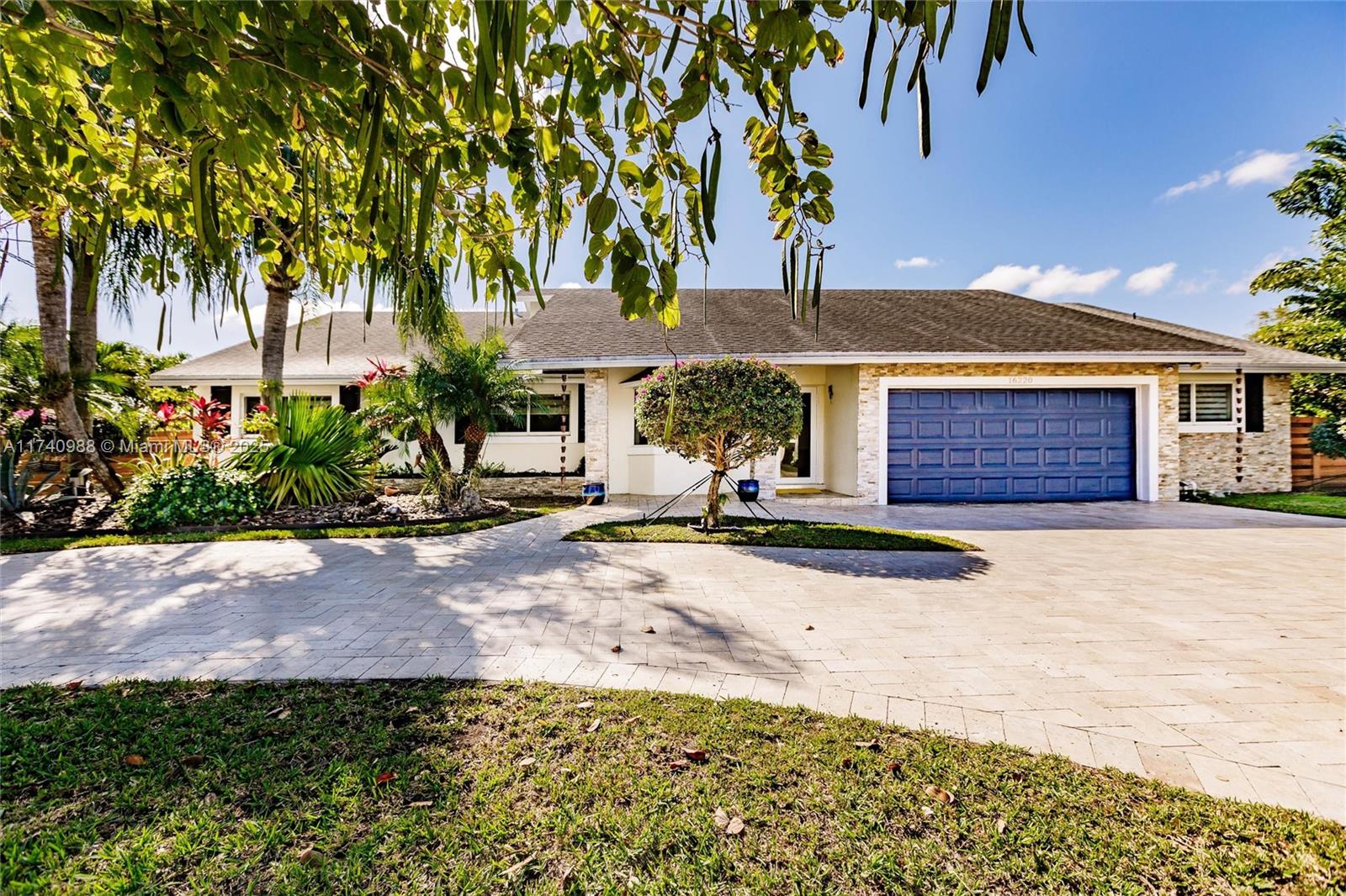 Property for Sale at 16220 Sw 285th St, Homestead, Miami-Dade County, Florida - Bedrooms: 5 
Bathrooms: 3  - $875,900