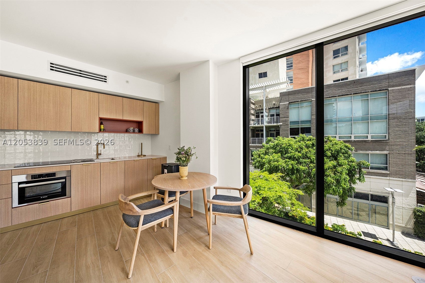 90 NE 32 St 312