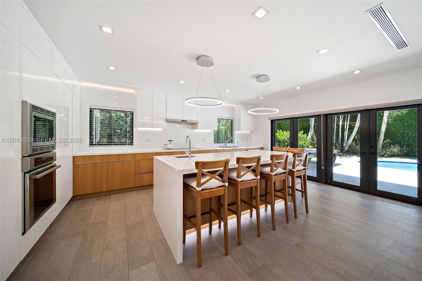 1117 Alfonso Ave .