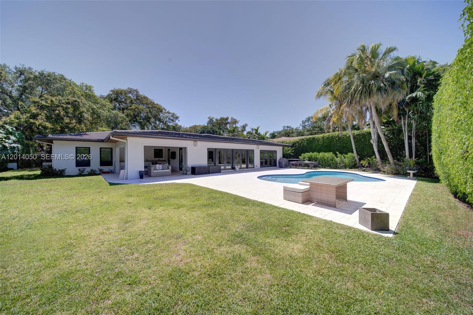 1117 Alfonso Ave .