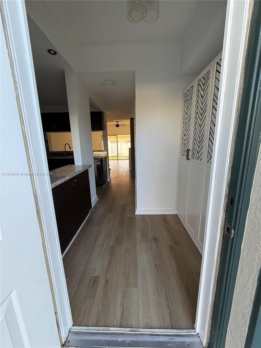 BANYAN OAKRIDGE COMMERCIA - Residential Lease