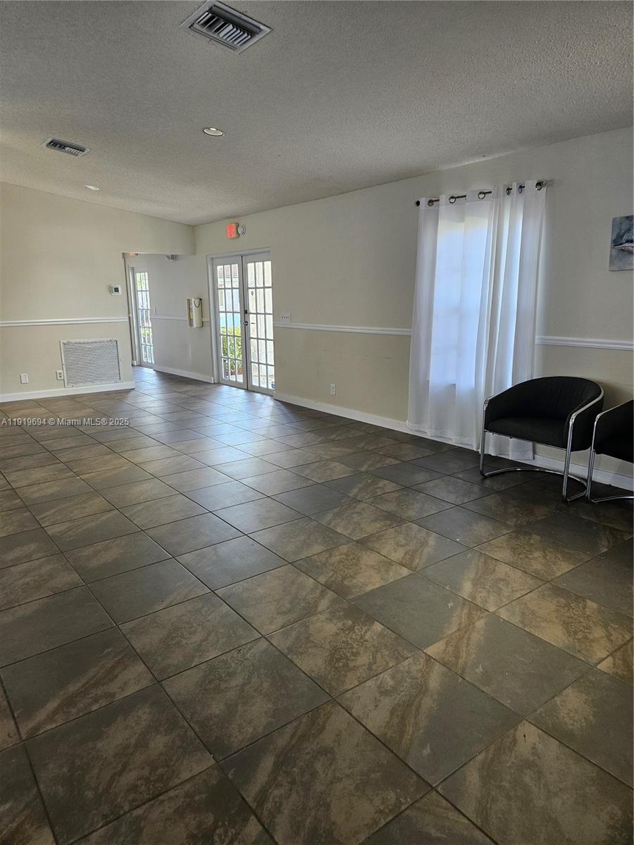 BANYAN OAKRIDGE COMMERCIA - Residential Lease