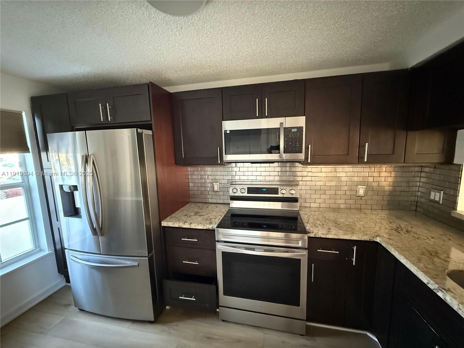 BANYAN OAKRIDGE COMMERCIA - Residential Lease