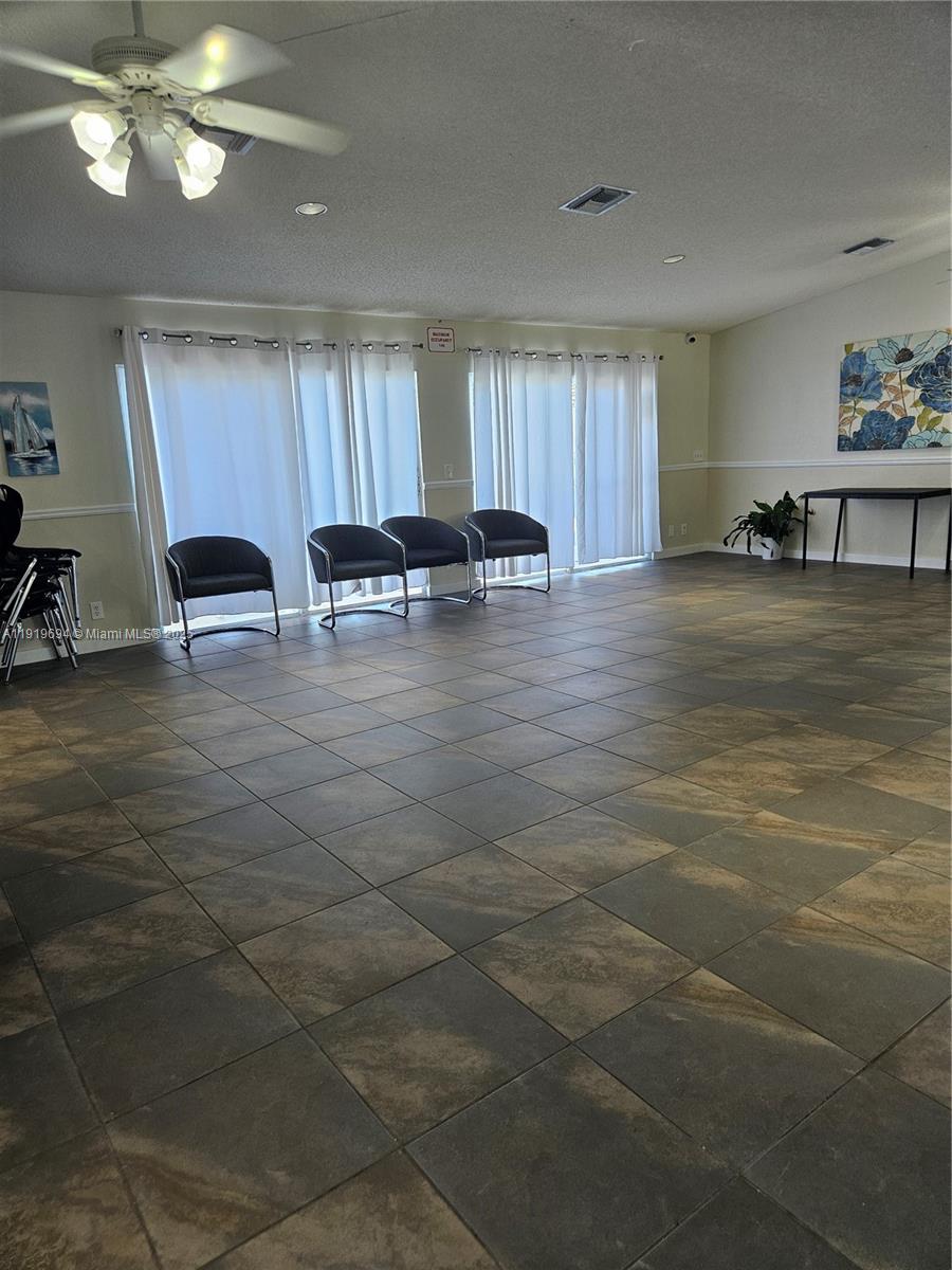 BANYAN OAKRIDGE COMMERCIA - Residential Lease