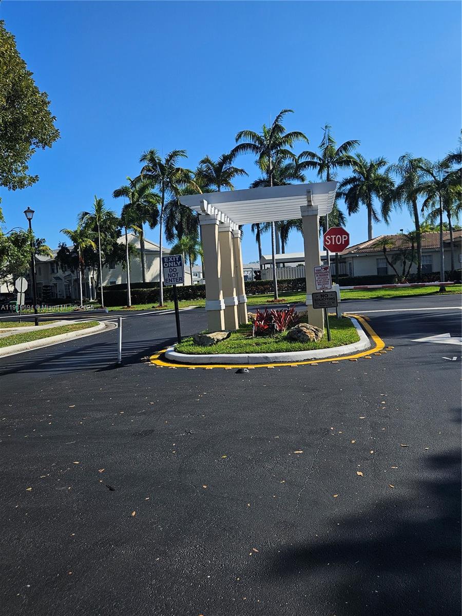 BANYAN OAKRIDGE COMMERCIA - Residential Lease