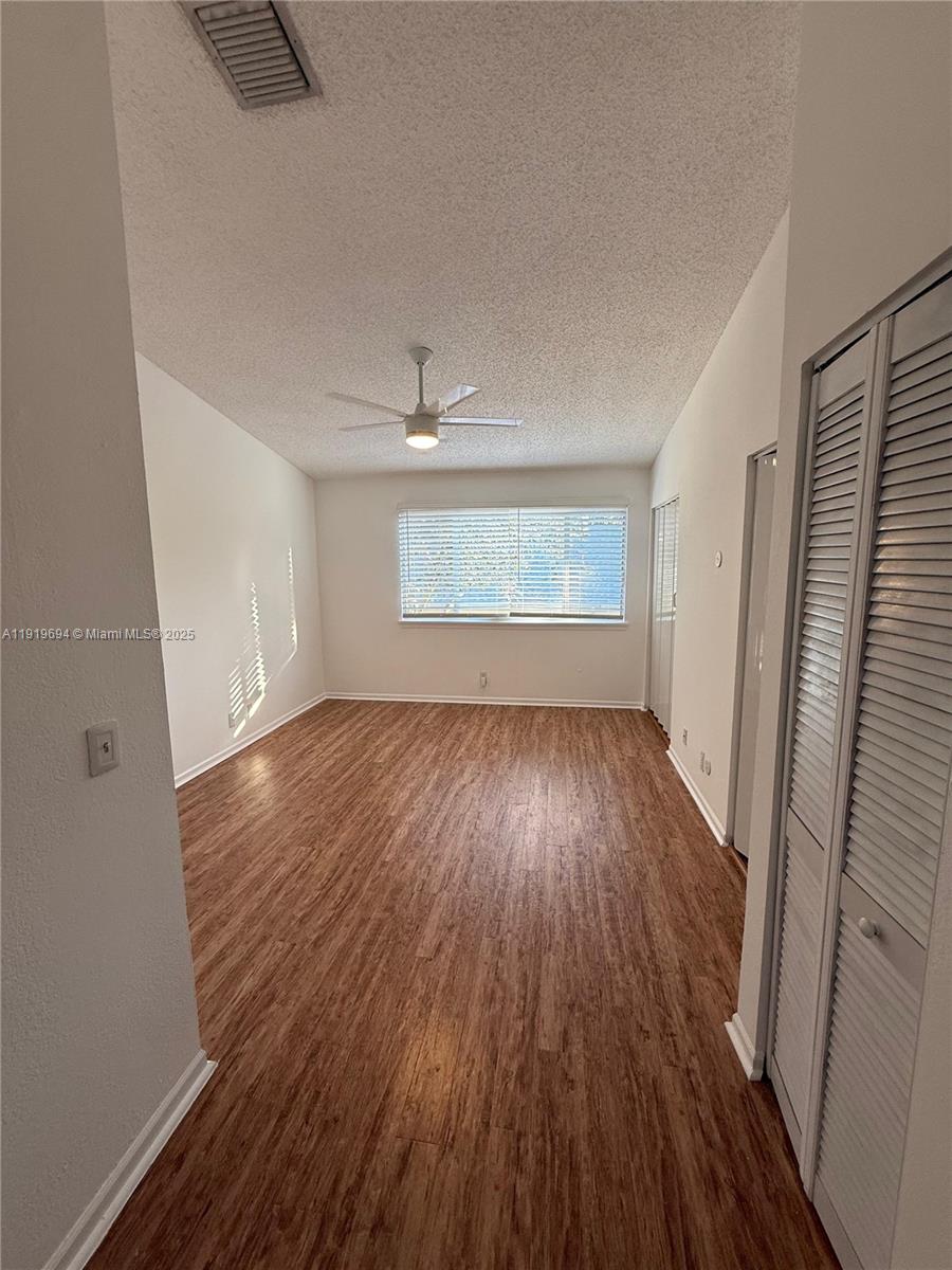 BANYAN OAKRIDGE COMMERCIA - Residential Lease