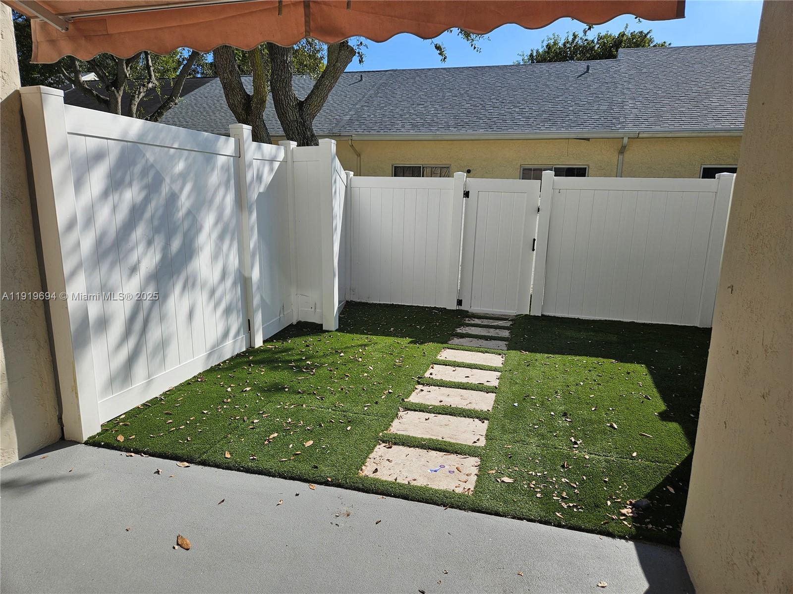 BANYAN OAKRIDGE COMMERCIA - Residential Lease