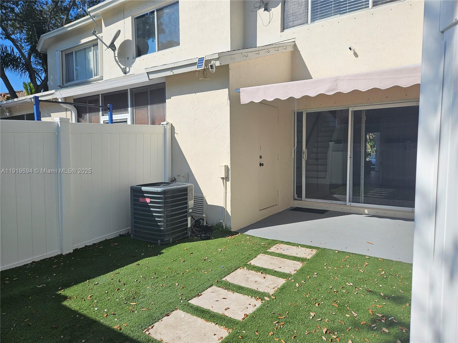 BANYAN OAKRIDGE COMMERCIA - Residential Lease