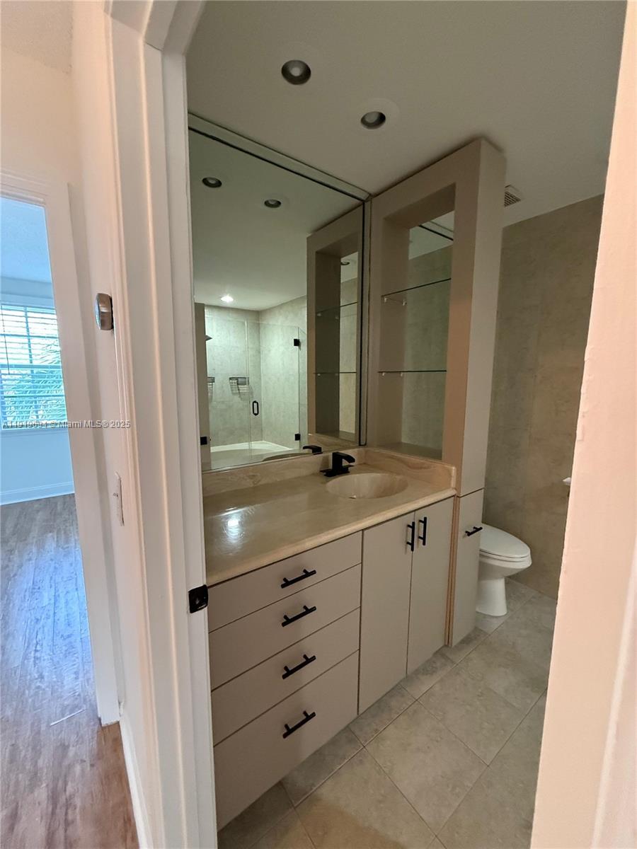 BANYAN OAKRIDGE COMMERCIA - Residential Lease