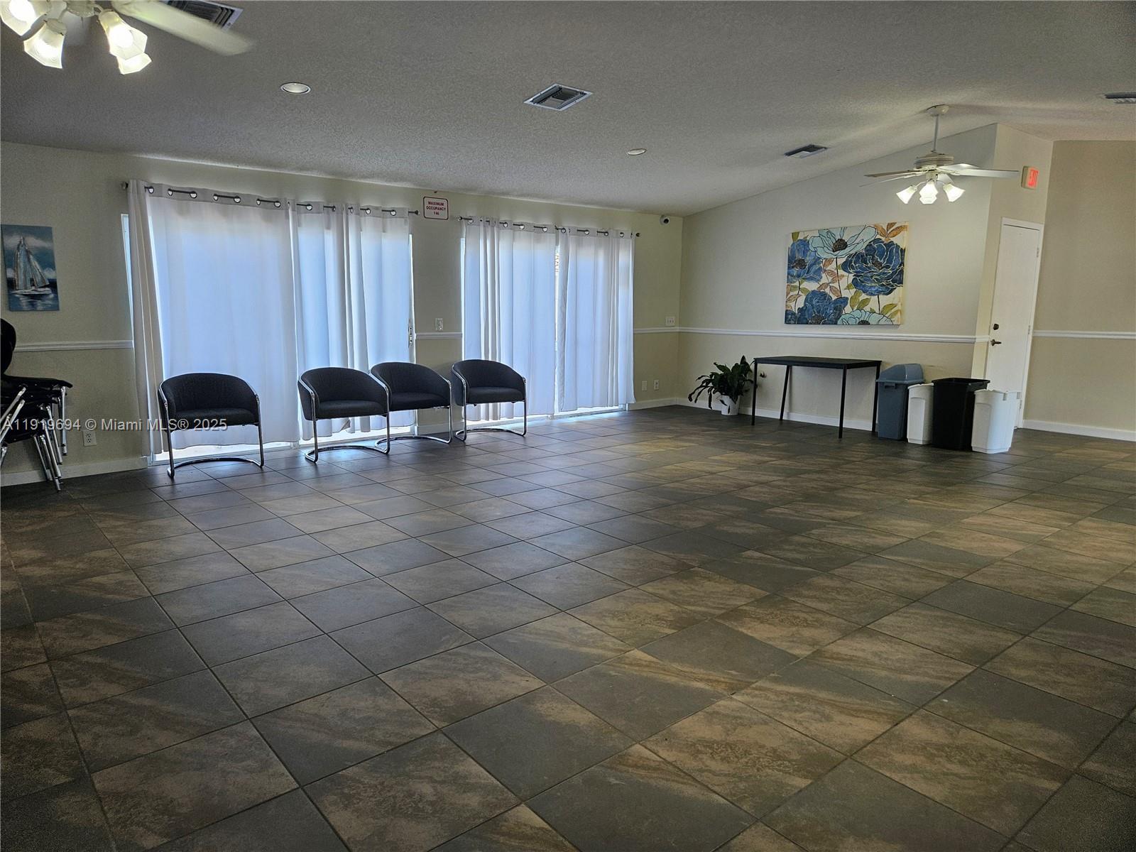 BANYAN OAKRIDGE COMMERCIA - Residential Lease