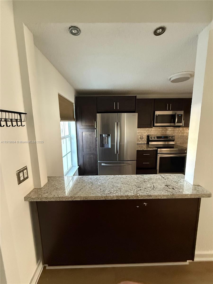 BANYAN OAKRIDGE COMMERCIA - Residential Lease