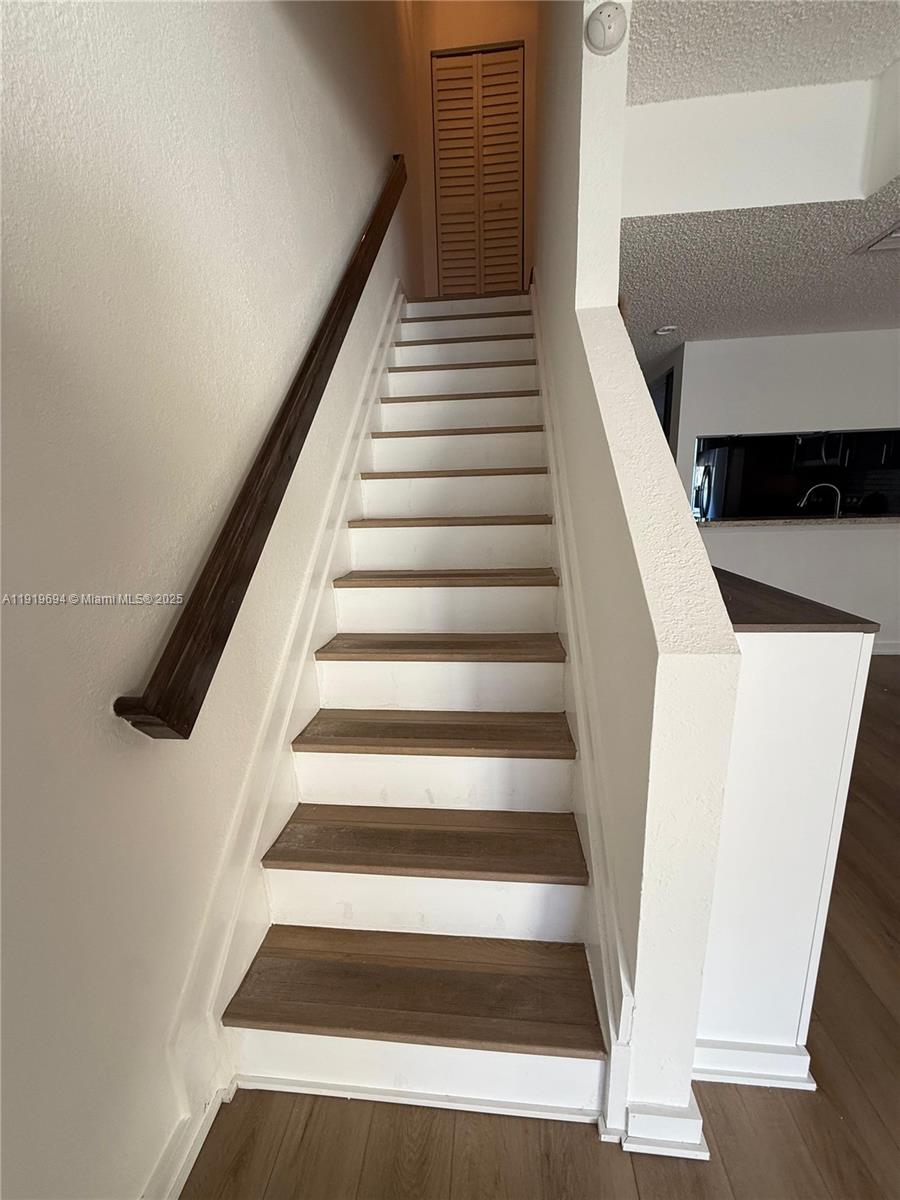 BANYAN OAKRIDGE COMMERCIA - Residential Lease