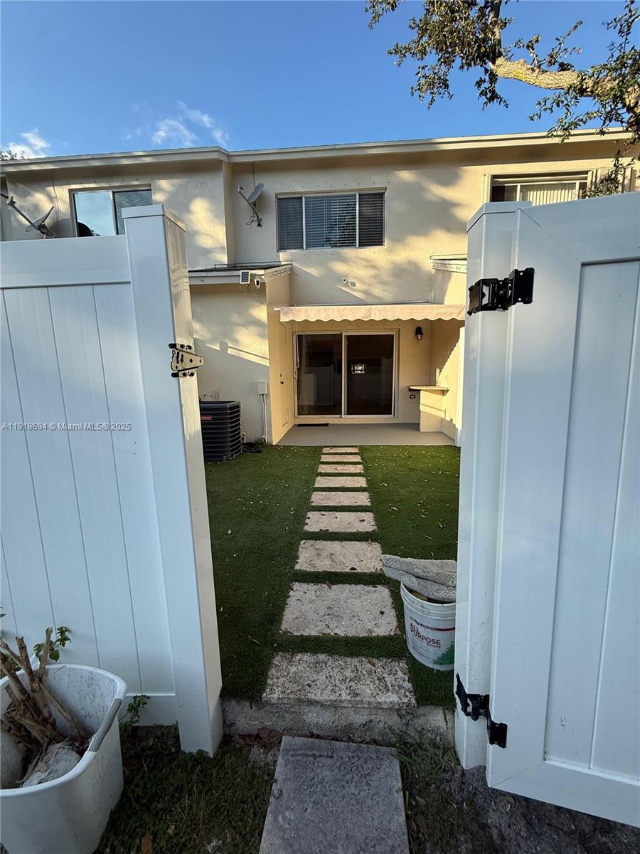 BANYAN OAKRIDGE COMMERCIA - Residential Lease