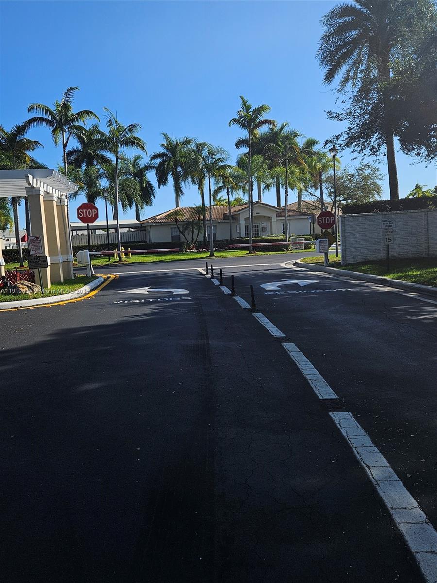 BANYAN OAKRIDGE COMMERCIA - Residential Lease