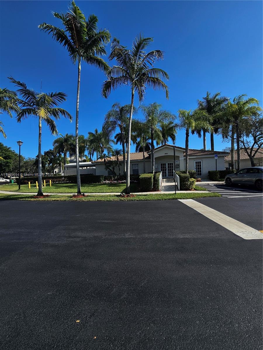 BANYAN OAKRIDGE COMMERCIA - Residential Lease