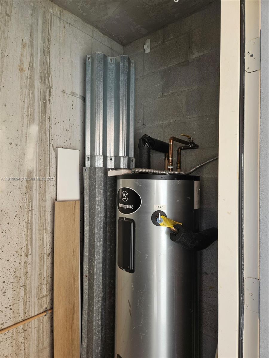 BANYAN OAKRIDGE COMMERCIA - Residential Lease