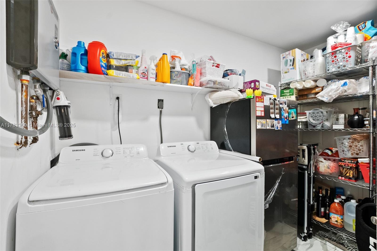 HOLLYWOOD HILLS - Residential