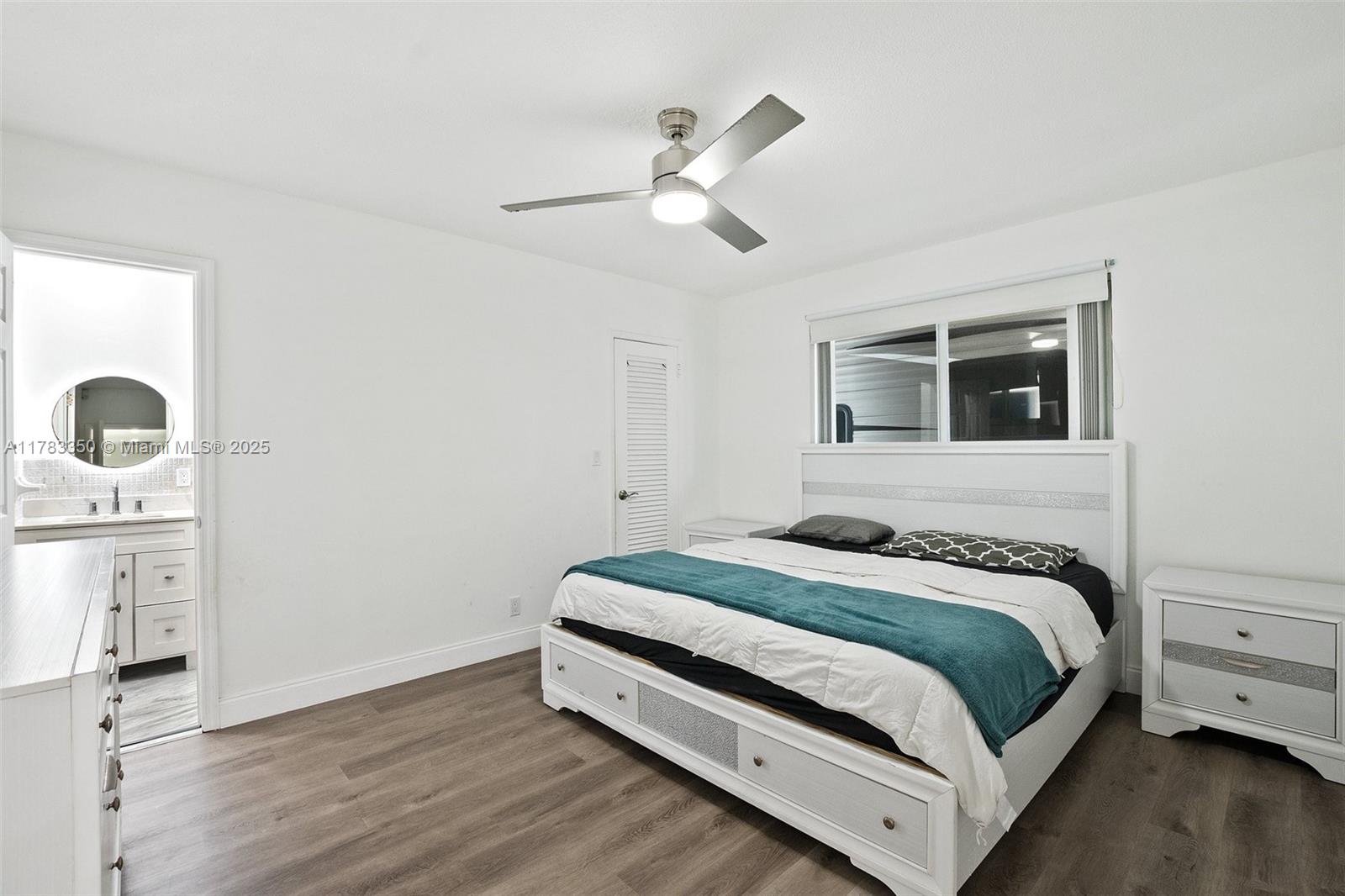 HOLLYWOOD HILLS - Residential