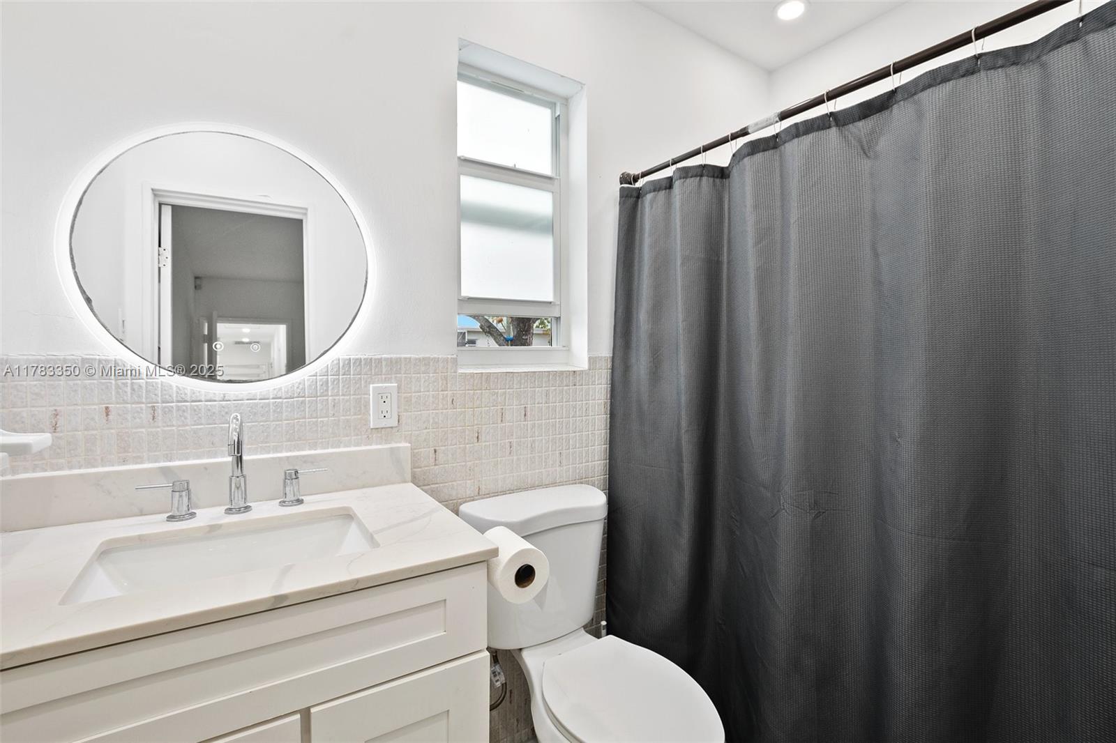 HOLLYWOOD HILLS - Residential