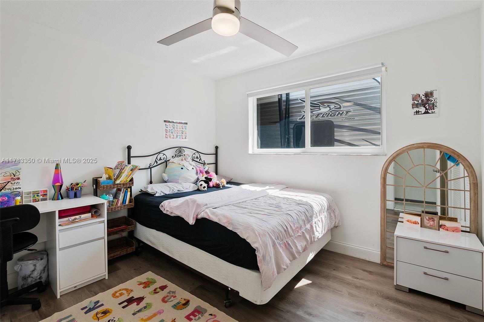 HOLLYWOOD HILLS - Residential